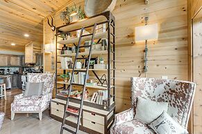 2 Decks, Grill, Hot Tub: Mountain Cabin in Murphy