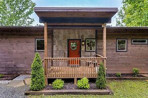 2 Decks, Grill, Hot Tub: Mountain Cabin in Murphy
