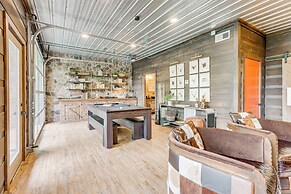 2 Decks, Grill, Hot Tub: Mountain Cabin in Murphy