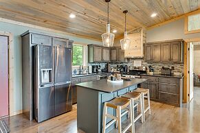 2 Decks, Grill, Hot Tub: Mountain Cabin in Murphy