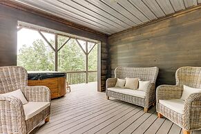 2 Decks, Grill, Hot Tub: Mountain Cabin in Murphy