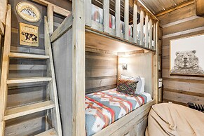 2 Decks, Grill, Hot Tub: Mountain Cabin in Murphy