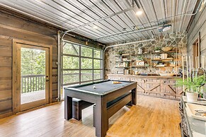 2 Decks, Grill, Hot Tub: Mountain Cabin in Murphy