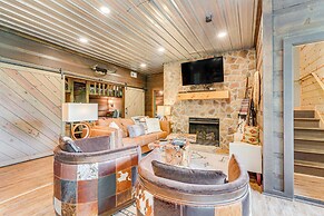 2 Decks, Grill, Hot Tub: Mountain Cabin in Murphy