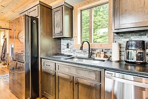 2 Decks, Grill, Hot Tub: Mountain Cabin in Murphy