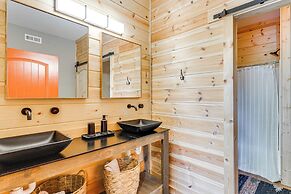 2 Decks, Grill, Hot Tub: Mountain Cabin in Murphy