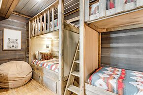 2 Decks, Grill, Hot Tub: Mountain Cabin in Murphy