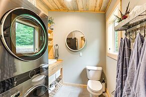 2 Decks, Grill, Hot Tub: Mountain Cabin in Murphy