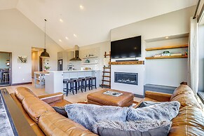 Hot Tub & Mtn Views: Townhome in Granby!