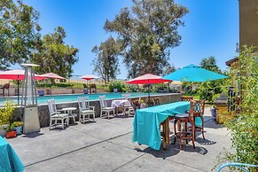 Rio Bravo Country Club Home in Bakersfield w/ Pool