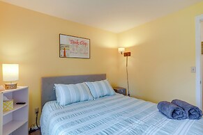Pet-friendly Sammamish Home w/ Deck ~ 3 Mi to Lake