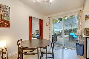 Pet-friendly Sammamish Home w/ Deck ~ 3 Mi to Lake