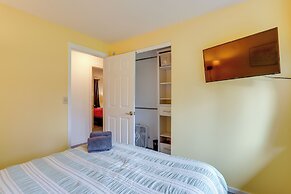 Pet-friendly Sammamish Home w/ Deck ~ 3 Mi to Lake