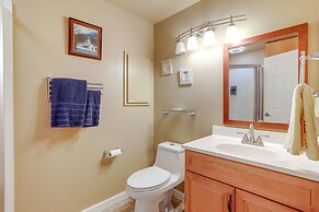 Pet-friendly Sammamish Home w/ Deck ~ 3 Mi to Lake