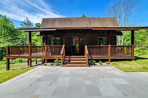 Creekside Cabin in Bainbridge w/ Wraparound Deck!