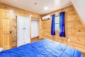 Creekside Cabin in Bainbridge w/ Wraparound Deck!