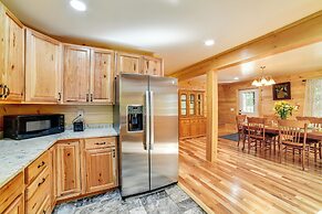 Creekside Cabin in Bainbridge w/ Wraparound Deck!