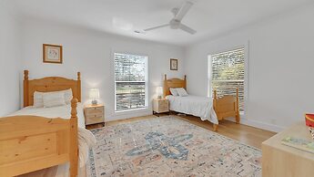 Great Place To Relax And Enjoy A Peaceful Vacation! 4 Bedroom Home by