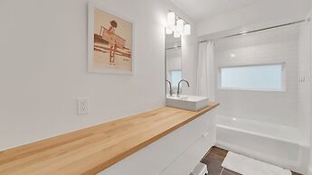 Great Place To Relax And Enjoy A Peaceful Vacation! 4 Bedroom Home by