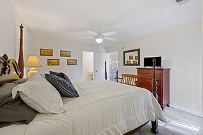Your Perfect Getaway Destination In Pawleys Island! 2 Bedroom Condo by