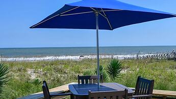 Tranquil Beach House Conveniently Located Near The Ocean Beach Retreat