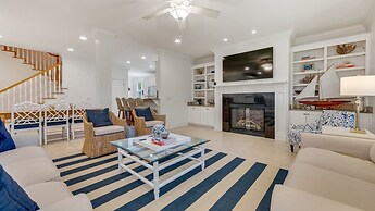 Tranquil Beach House Conveniently Located Near The Ocean Beach Retreat