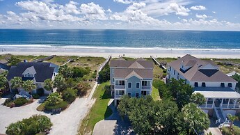 Spectacular Oceanfront Home Located On North Litchfields Peaceful And