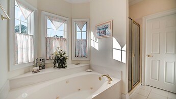 Inviting Beach Retreat With Wonderful Lake Views To Relax And Enjoy 5 