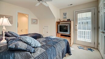 Inviting Beach Retreat With Wonderful Lake Views To Relax And Enjoy 5 