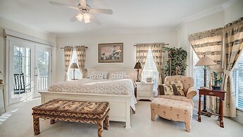 Inviting Beach Retreat With Wonderful Lake Views To Relax And Enjoy 5 