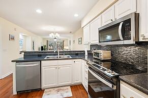 Located On The Ground Level And Across From The Pool With Pass To Hunt