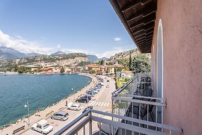 Lake Hotel Ifigenia