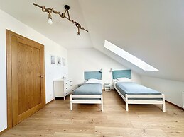 Victoria by Q4Apartments