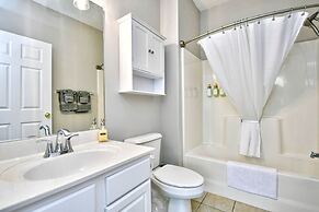 Stylish Comfy Resort Gem Balcony Pool Parking