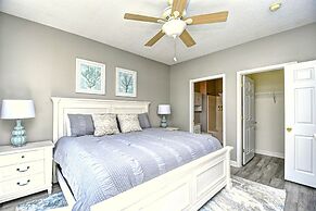 Stylish Comfy Resort Gem Balcony Pool Parking