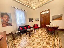Lea's Art Apartment by Wonderful Italy