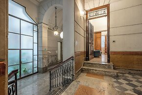 Lea's Art Apartment by Wonderful Italy