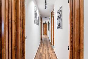 Lea's Art Apartment by Wonderful Italy