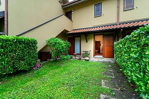 Crimson Apartment by Wonderful Italy