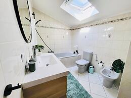 Large 2 bedrooms house with parking