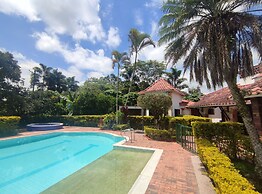 Hotel Chalet El Castillo by Majuva