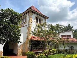 Hotel Chalet El Castillo by Majuva