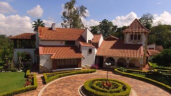 Hotel Chalet El Castillo by Majuva