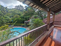 Hotel Chalet El Castillo by Majuva