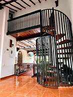 Hotel Chalet El Castillo by Majuva