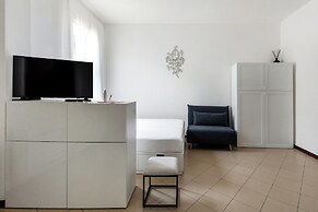 White Leaves Studio by Wonderful Italy