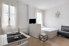 White Leaves Studio by Wonderful Italy