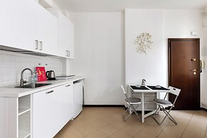 White Leaves Studio by Wonderful Italy