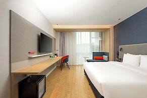 Holiday Inn Express Wuxi East Station by IHG