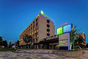 Holiday Inn Express Wuxi East Station by IHG